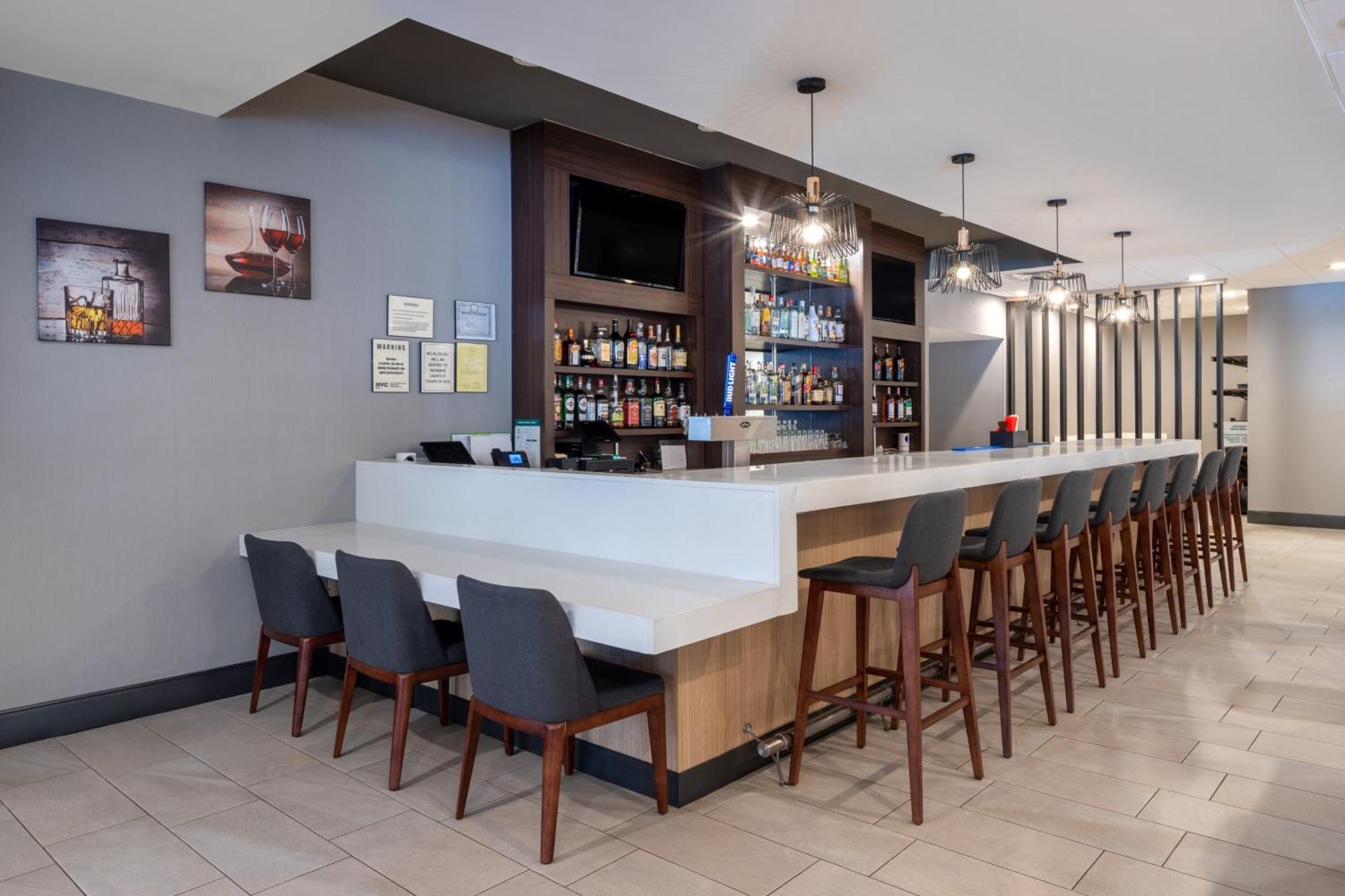 Holiday Inn Poughkeepsie By Ihg Exterior photo