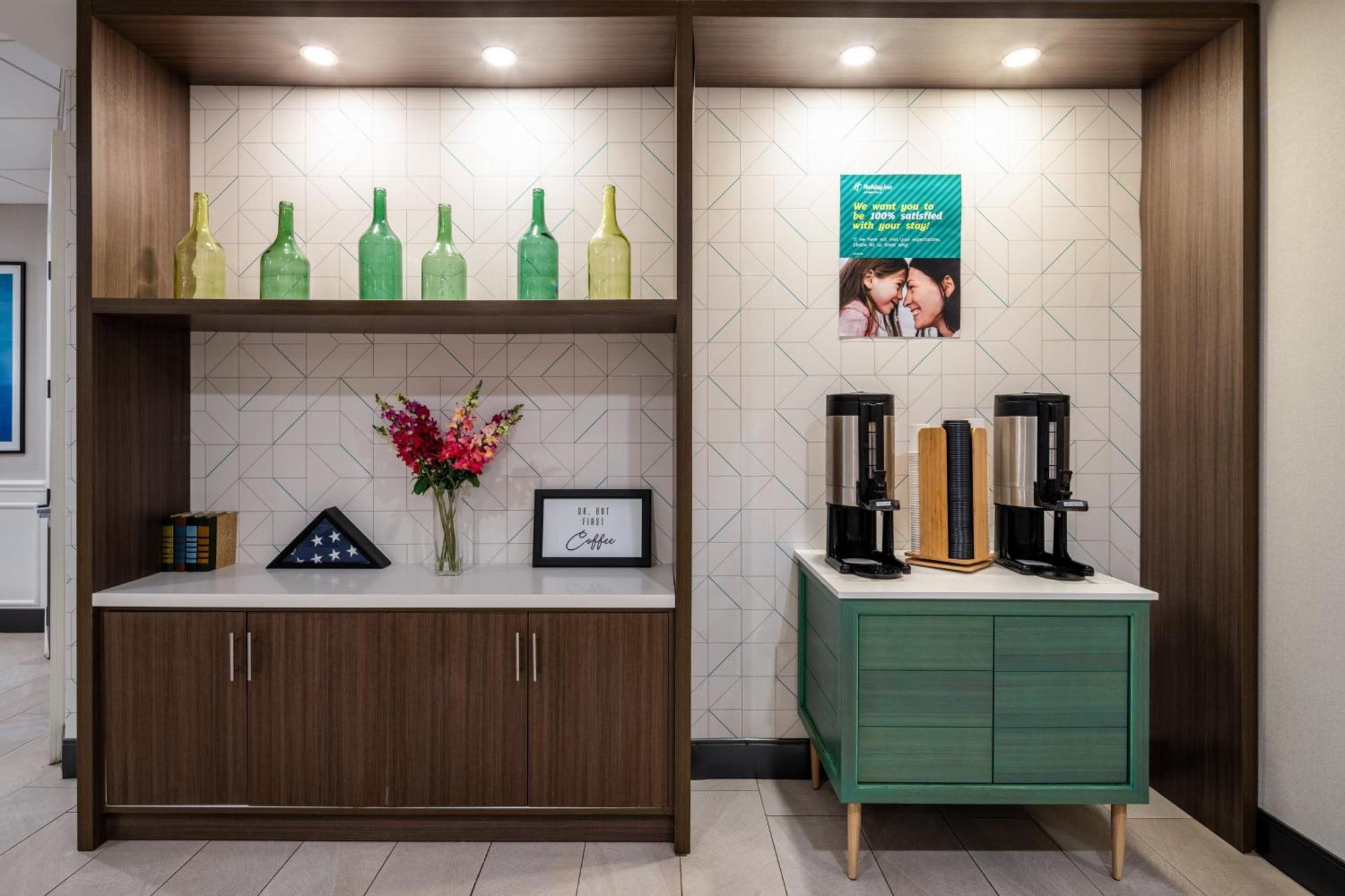 Holiday Inn Poughkeepsie By Ihg Exterior photo